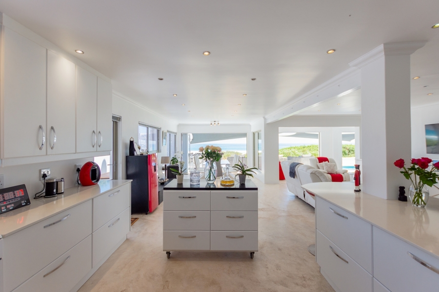 5 Bedroom Property for Sale in Golden Mile Western Cape